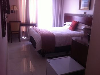 גאבורון Hotel Labama מראה חיצוני תמונה